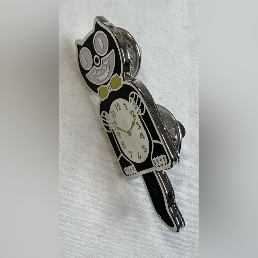 Kit-Kat Clock Pin or Brooch - Picture 2 of 3